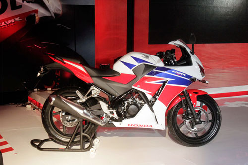 Honda CBR150R 2015 giá từ 2.400 USD tại Indonesia.